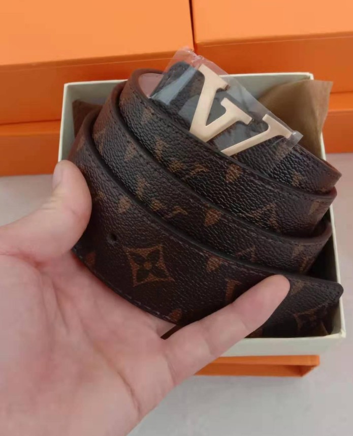 

2022 Fashion Big Letter L buckle genuine leather belt no box designer V men women high quality mens belts 958958, Picture color