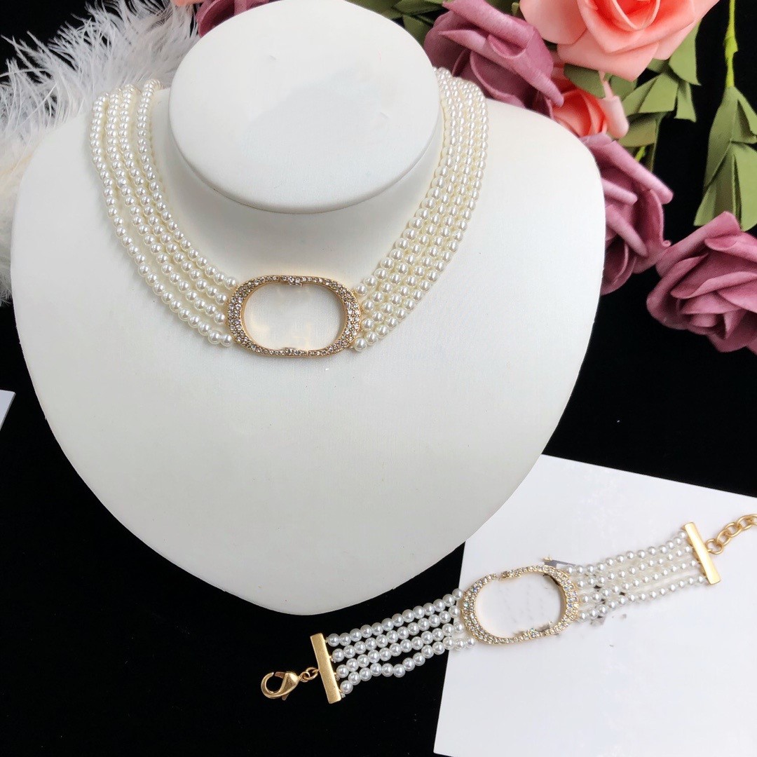 

2021 European and American multi-layer pearl necklace, bracelet, earrings, heavy industry to create simple noble niche design dress with fem, Silver