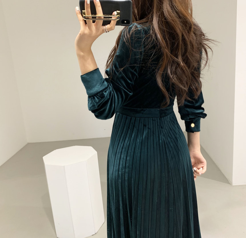 Casual Dresses Autumn Retro Women Velvet Pleated skirt O Neck Long Sleeve Dress Female Elegant Party Midi Vestidos HMVJ-image-699463096