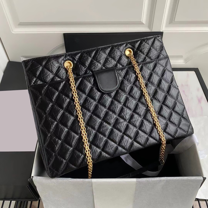 

2021 new style Rhomboid leather hand-carried shopping bag It has a large capacity It is very convenient to carry even over long distancesbag