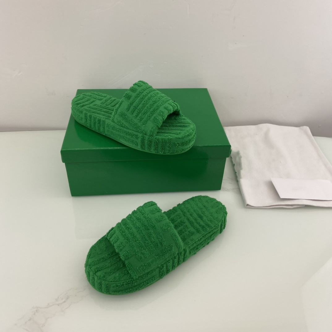 

Super Soft Wool Slippers - Fashionable, Comfortable & Durable | Wholesale (Sizes 35-39), Green