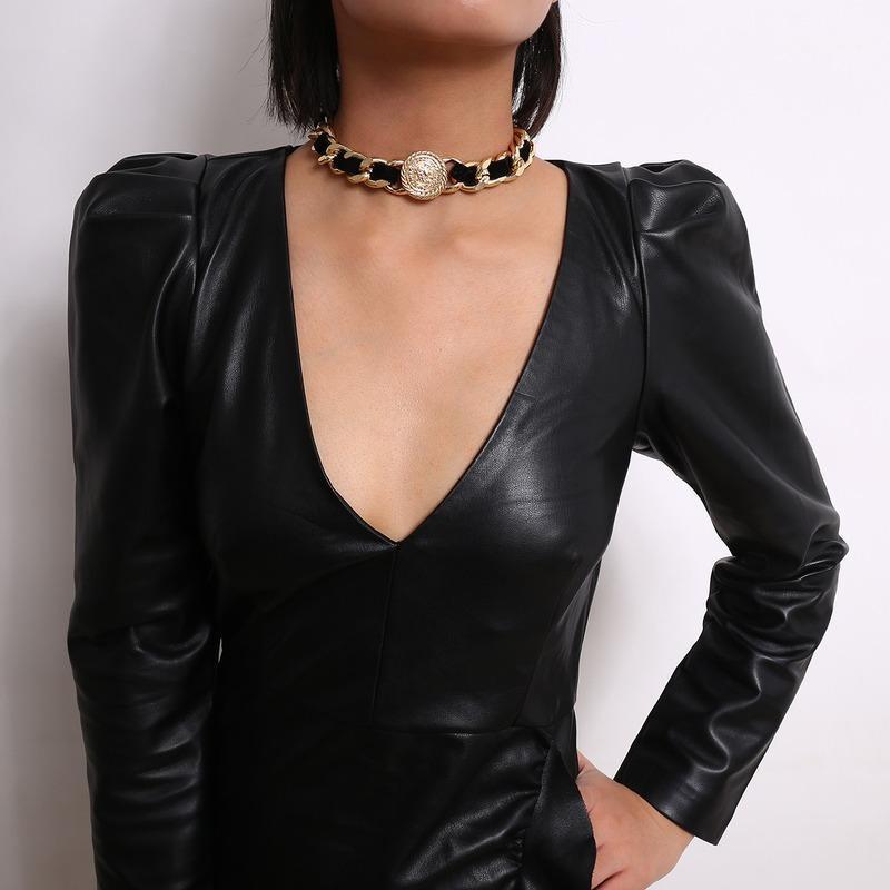 

Punk Geometric Tag Single Ceng Clavicle Chain Golden Personality Flocking Cloth Short Necklace Collar Exaggerated Jewelry Chains
