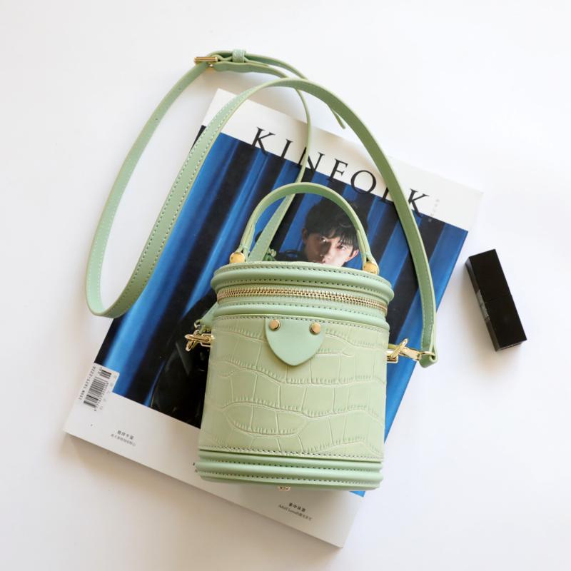 

Design Cylindrical Leather Tote Handbag Exquisite Female Retro Crossbody Box Bag For Woman Cross Body, Black