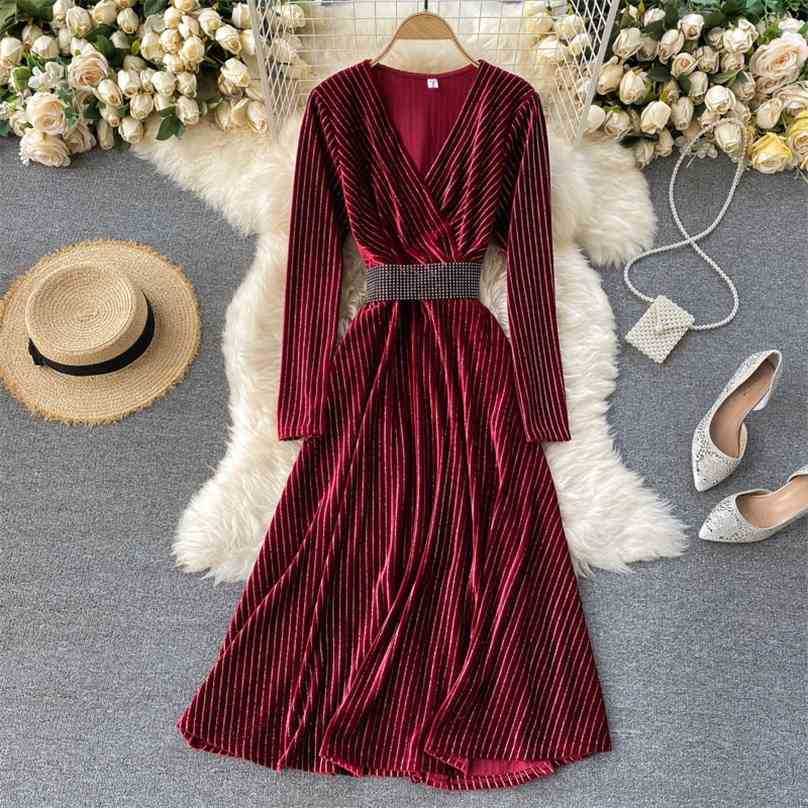 

Retro Women Stripe Dress Spring Autumn Sexy V Neck Long Sleeve with Belt Midi es Ladies Elegant Velvet Robe 210525, Wine red