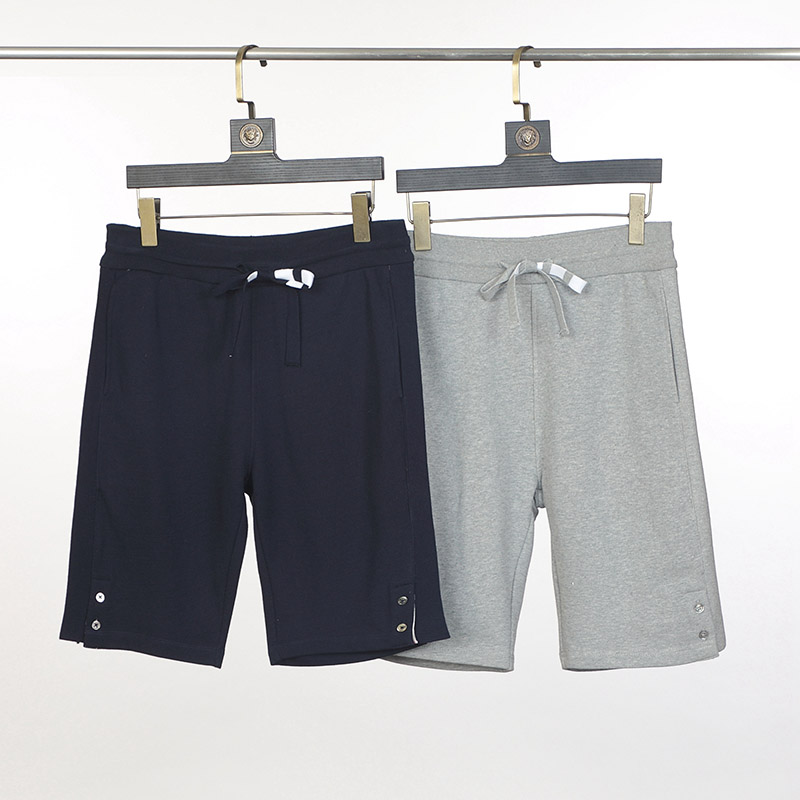 2021 Nouveaux shorts de coton pour hommes teints à quatre bar à quatre bar avec le même pantalon de plage de sports de loisir