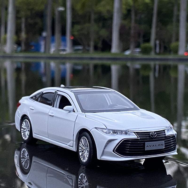 

132 Toyota AVALON Alloy Toy Car Metal Diecast Vehicle Model Sound Light Wheel Steering Suspension Function Toys For Boys