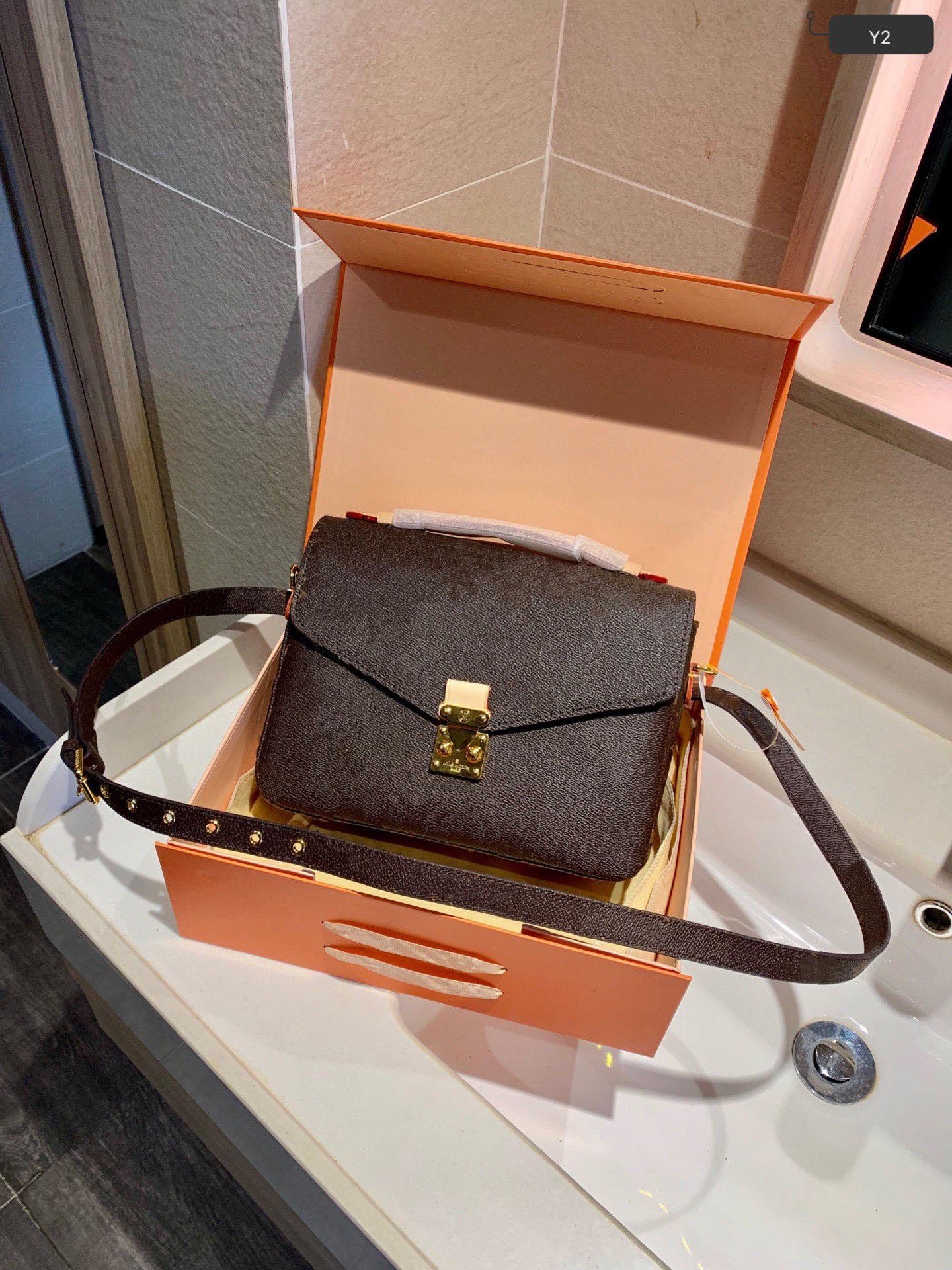 

Designers Women Messenger Shoulder Bag Leather Clutch Totes Pochette Metis Crossbody Briefcases Handbag Purse 40780, Embossing red