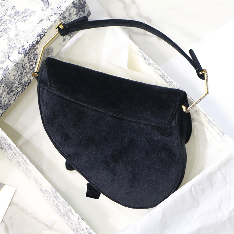 

2020 New style Velvet with a smooth feel Collocation of the whole person's temperament will be very good High class and exquisite S9001 bag