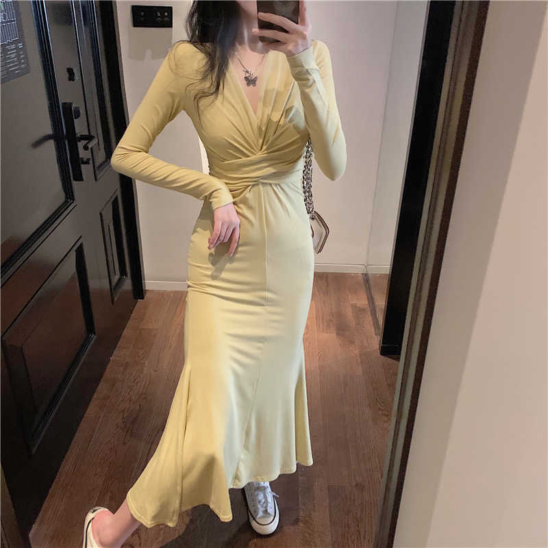 

Autumn and winter long-sleeved V-neck dress female slim high waist over the knee bag hip fishtail yellow black 210604, Gold