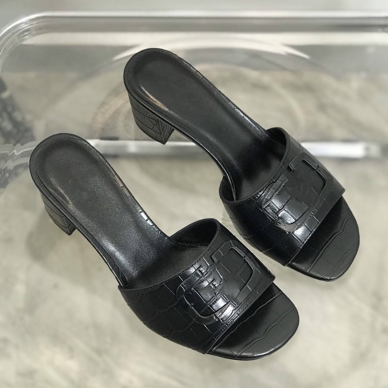 

High-end custom fashion generous ladies summer sandals fresh joker chunky heels hardware design decorative black gold multi-color optional, Red