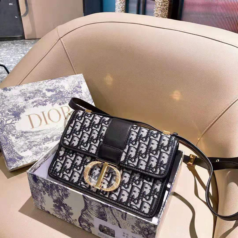 

Dio / diocesan chain flip postman One Shoulder Messenger bag