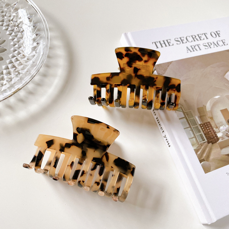 

Length 7.5 CM Floral Pattern Square Cross Hair Clamps Women Bath Ponytail Acetic Acid Hair Clips Claw European Medium Size Shower Scrunchies Hairpins 7 Colors