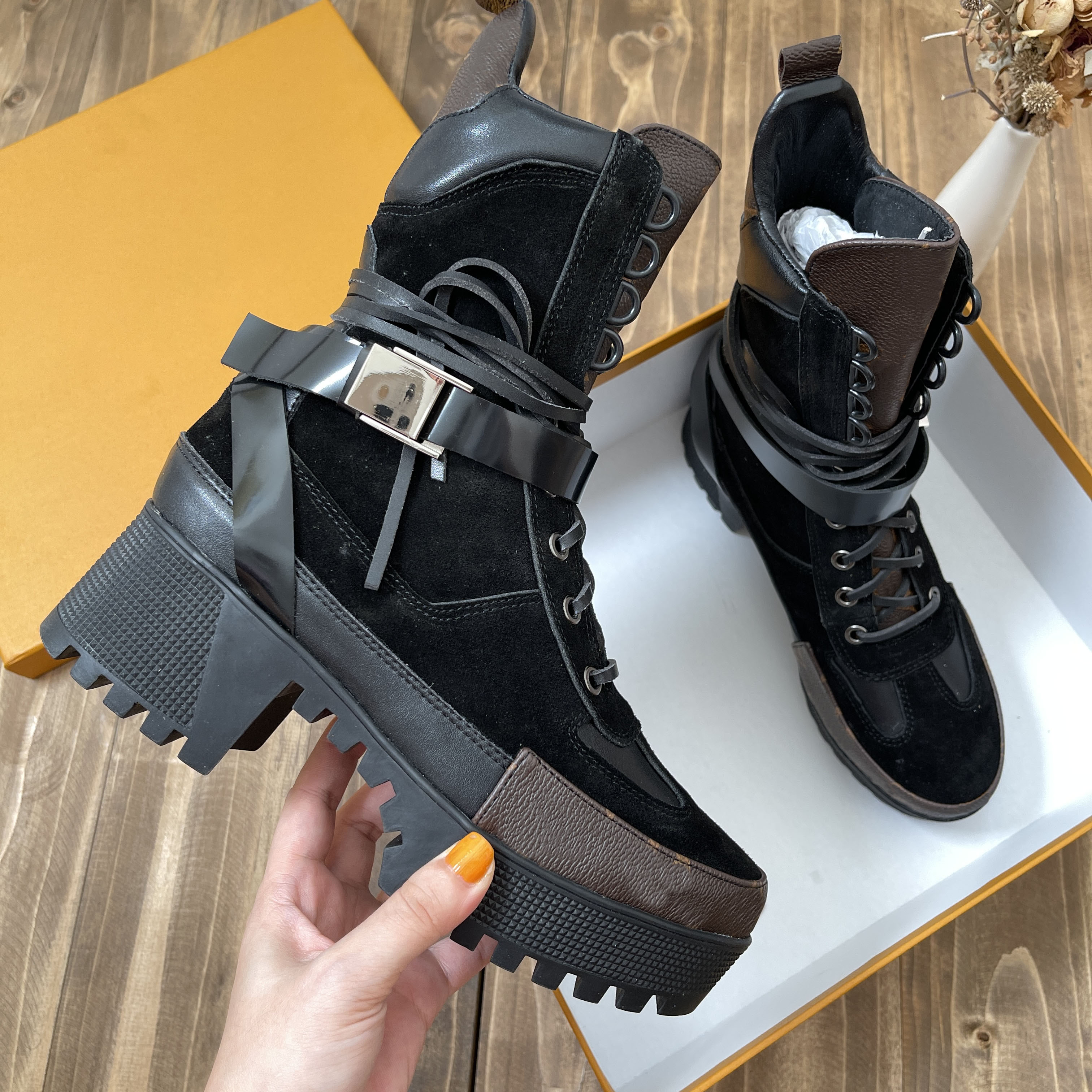 

High heeled Martin boots designer Autumn winter Coarse heel women shoes Desert Boot 100% real leather zipper letter Lace up Fashion lady Hee, Black
