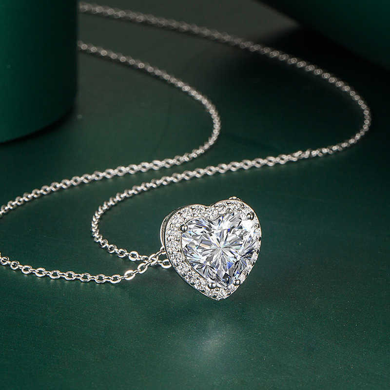

Collar con colgante de corazón de amor con diamantes completos para mujer