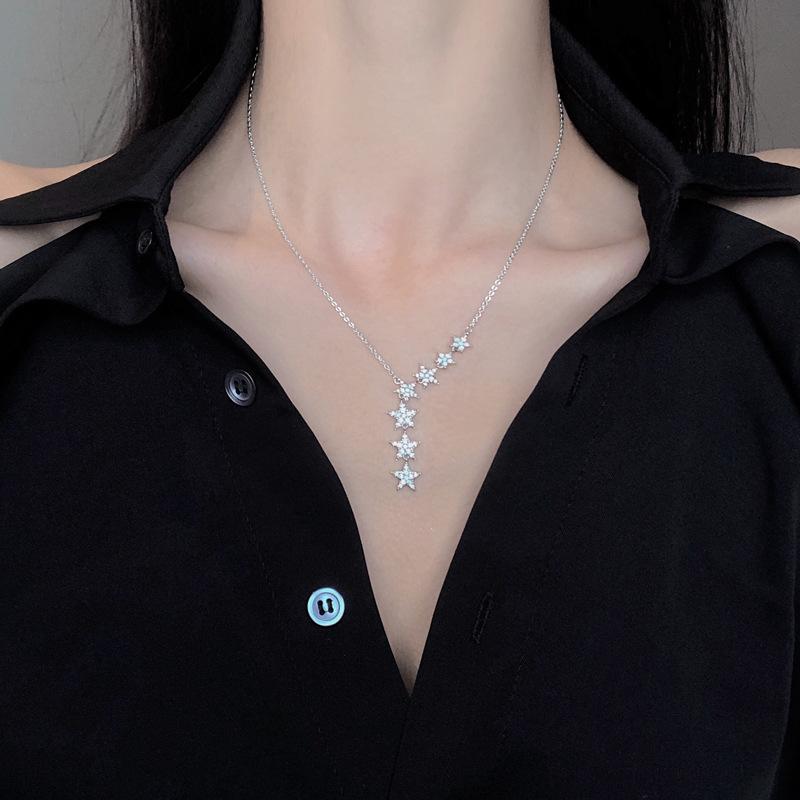

Pendant Necklaces Necklace For Women Light Luxury Crystal Star Simple Fashion Clavicle Chain 2021 Jewelry Wholesale