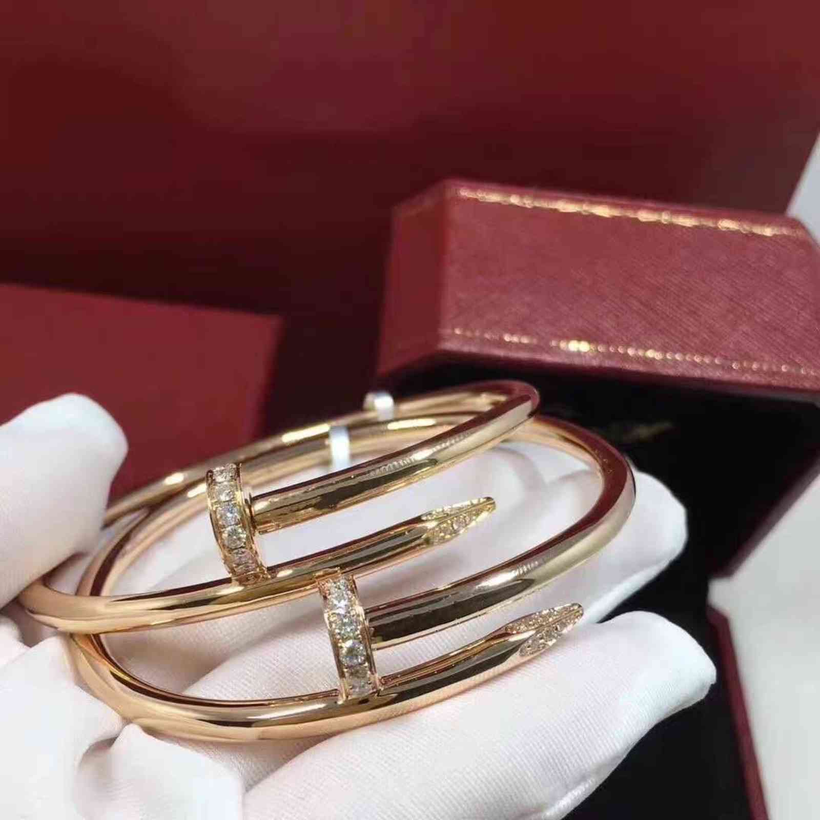 

Classic Popular Carter Bracelet Men and Women Exquisite Nail-bangle 1:1 High Quality Banquet Couples Gift with