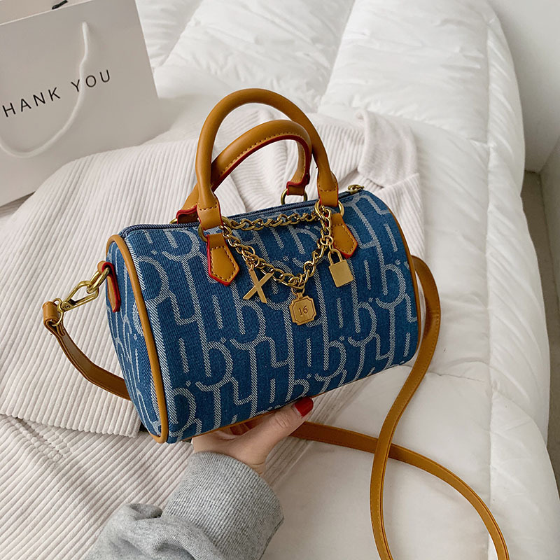 

Designer Bag Female Messenger Handbags 2021 Brand Trend Boston Pillow Bags Fashion Mini Tassel Shoulder Tote, Blue 1
