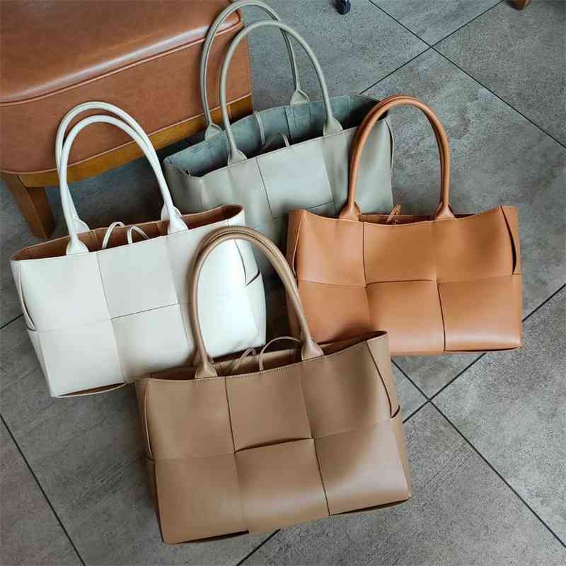 

Women Luxurys Designers Bags 2021 large hand woven leather autumn and winter High-quality Factory Designer Handbag Handbags Totes Crossbody Bag