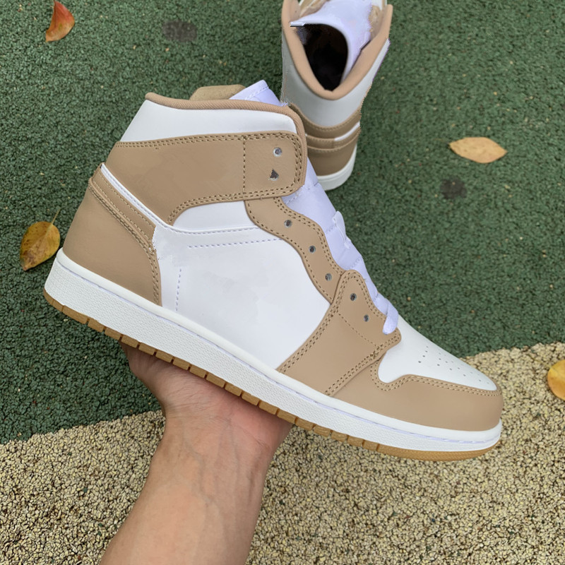 

2021 Jumpman 1 OG Men Women Mid Tan Gum Basketball Shoes 1S Flax Rubber Yellow Sneakers Classic Shoe 554724-271, As photo shows