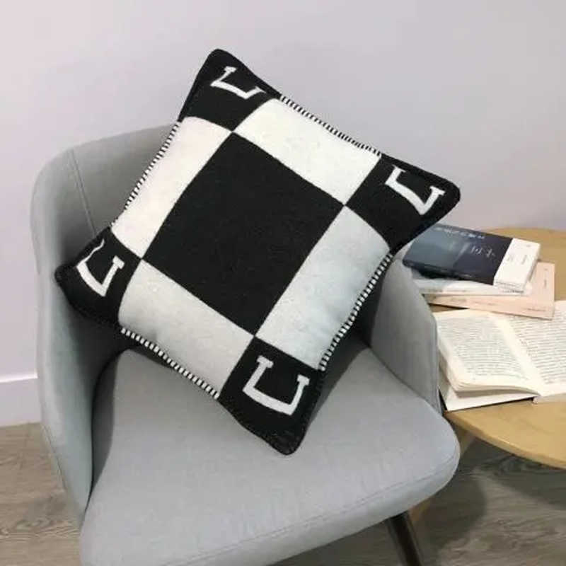 

Decorative Pillow Luxury Designer Cushion With H Letters Fashion Cushions Inner Cotton Covers Home Decor 45*45cm, Beige no inner
