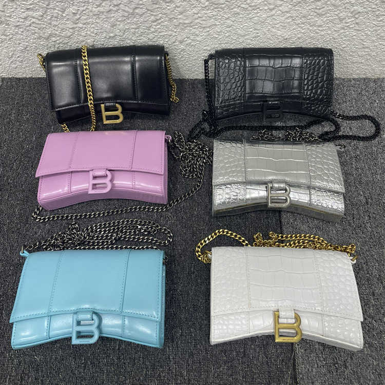 

2021 summer leather bag chain hourglass plain grain long XS frosted button Crescent