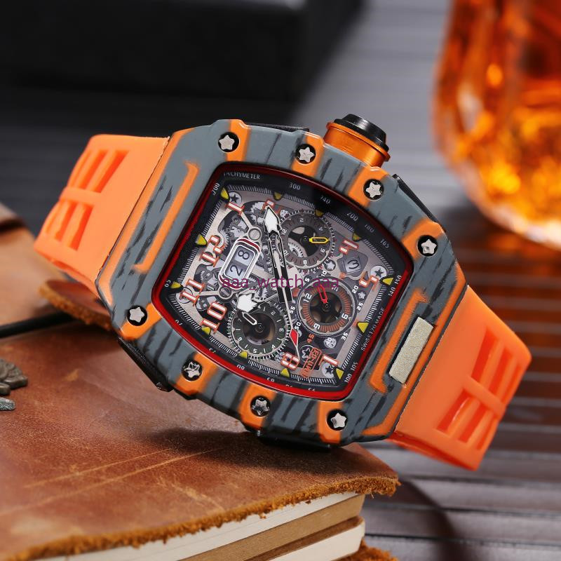 

2021 New High Quality Mens Watch Quartz Chronograph Mens watch Rubber Strap Sport Men Watches Male Wristwatches, Slivery;brown