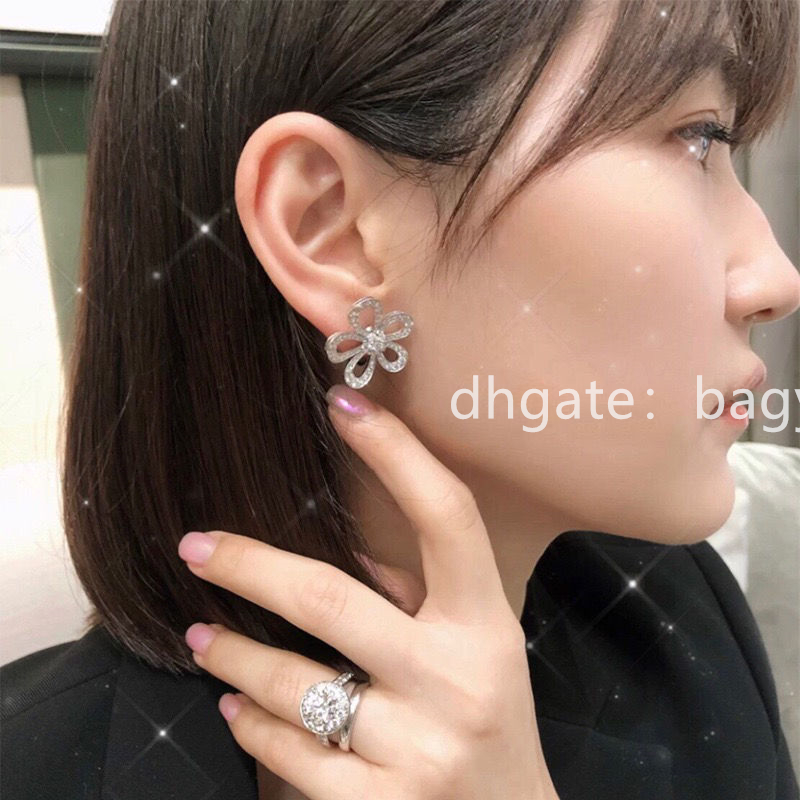 

Jewelry Ladies Stud Earrings Love rings Pendant van Necklaces Screw carti Bracelet Party Wedding Couple Gift Fashion Luxury cleef designer[with box] a15