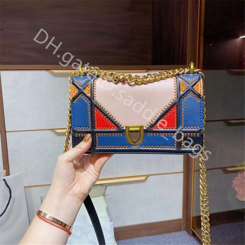 

2021 SS Shoulder Bags Totes Women Fashion Handbags Lady Famous Designer Luxury Cross Body Clutch Bag Patchwork Two-tone Genuine Leather Rivet Crossbody, Color q