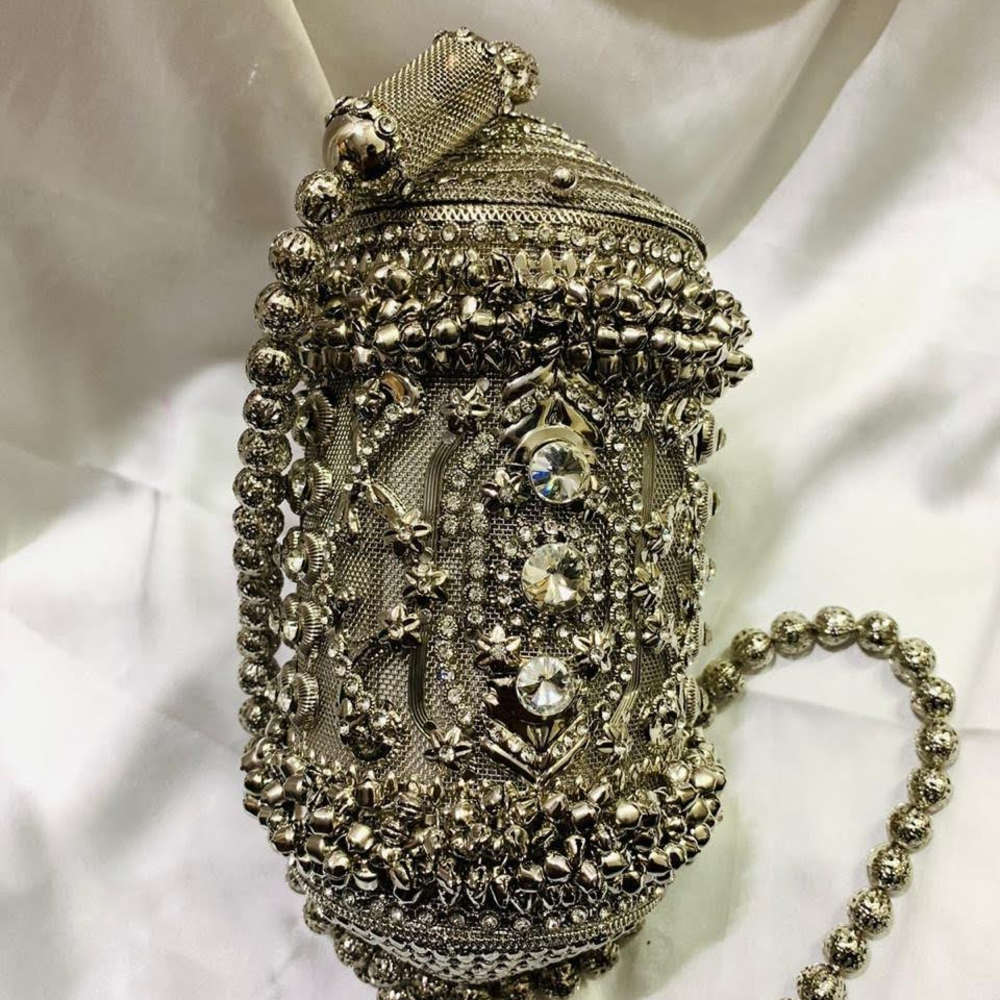 

2021DesignerDesigner Bridal Metal Clutches