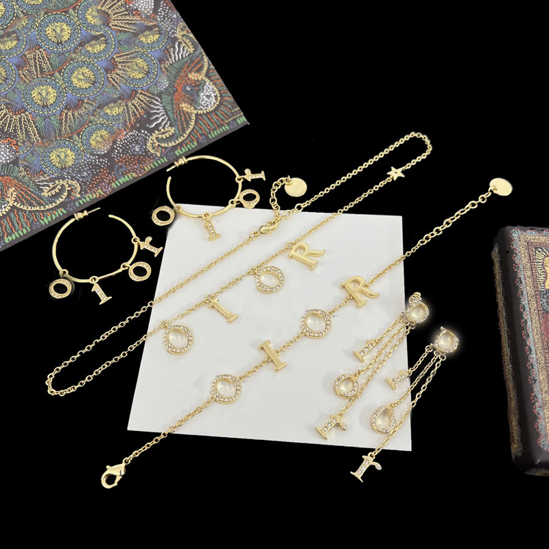 

Designer Hoop Earrings Bracelets Gold Necklaces For Women Luxury Letters Jewelry Set Fashion Love D Bracelet Gold Chain Link 22021701R