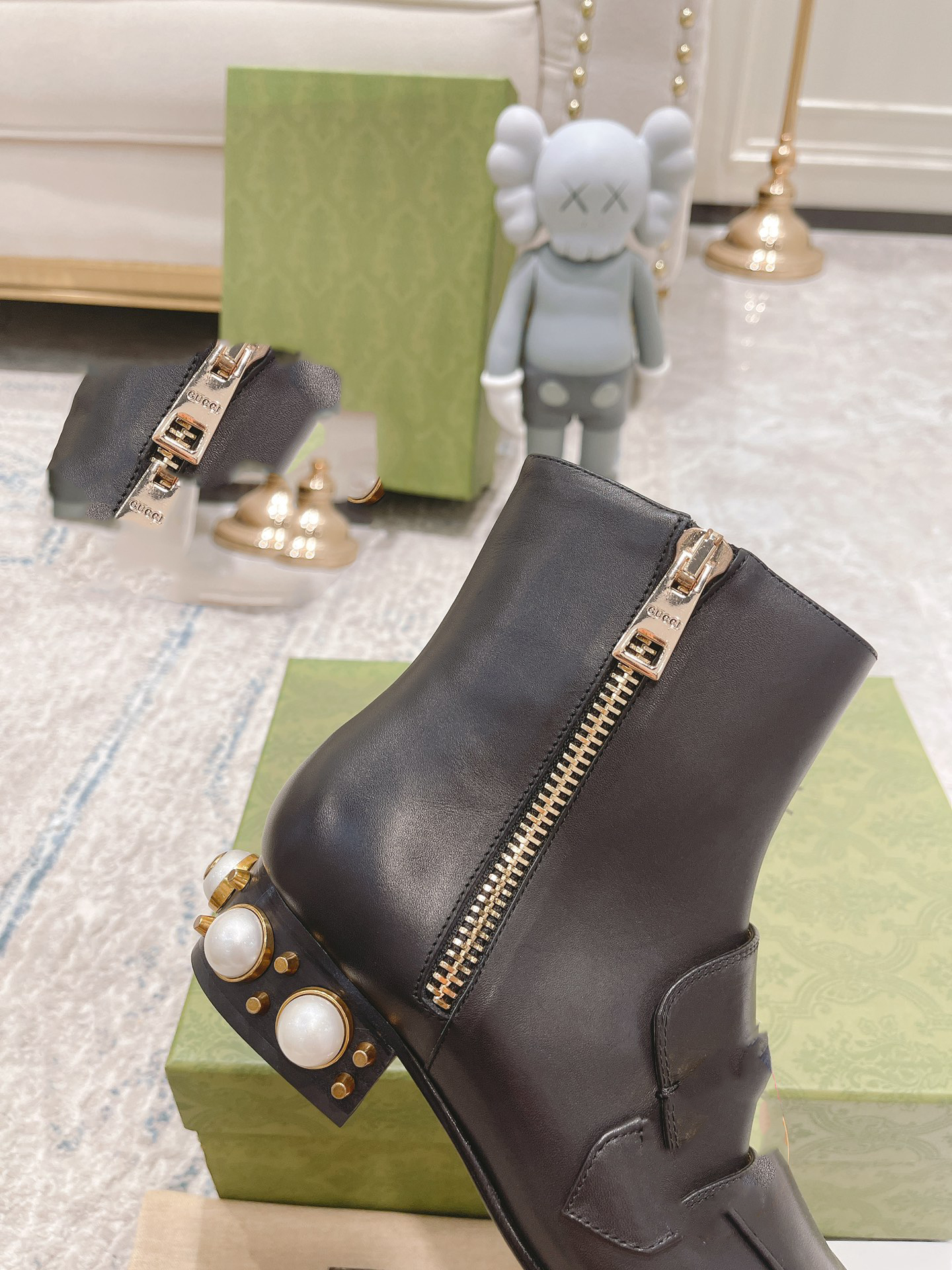 

luxury Classic Pearl Cowhide short boots, fashion designer ankle bootss leather good quality with box size 35to40, Black 3.5cm high heels