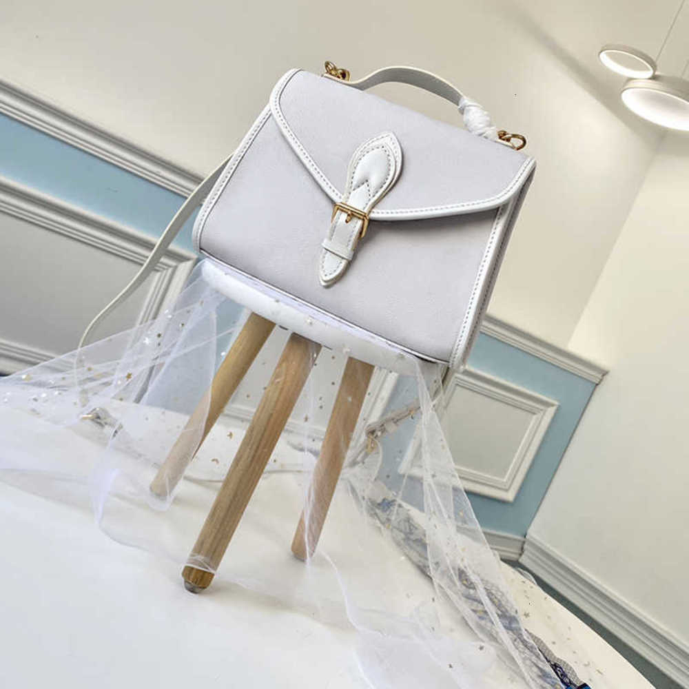 

7A+Fashion new style The trend for vintage handbags Monochrome canvas Natural cowhide decorative hook Interior Slot Pocket Genuine Leather bags