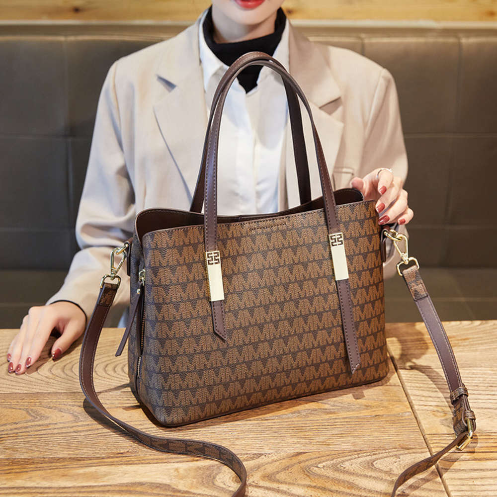 

HBP Fashion Autumn and winter 2021 new letter Printed Tote Bag high quality capacity women's Commuter, Red