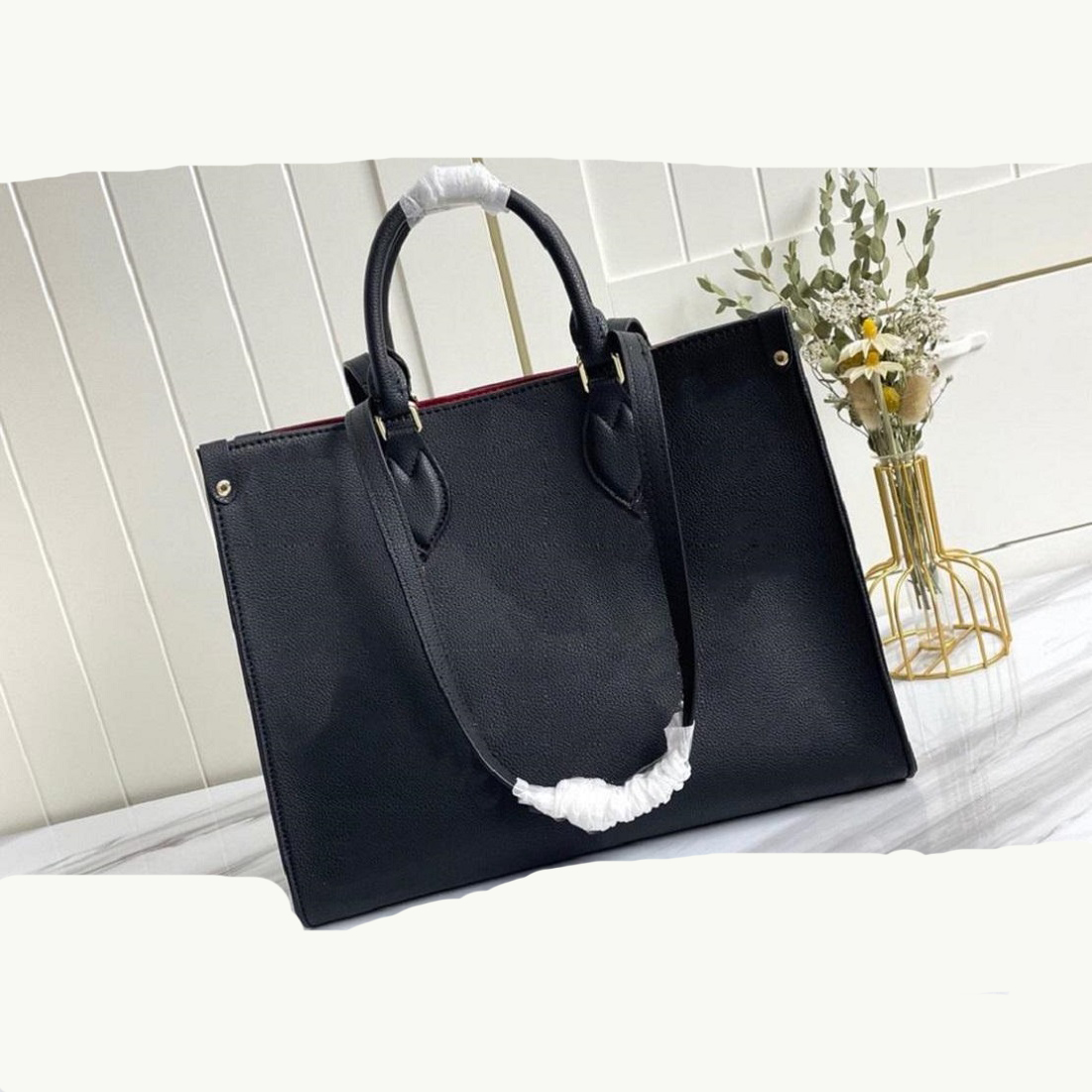 

2021 Classic high quality ONTHEGO M45493 WOMEN luxurys designers bags genuine leather Handbags Embossed pattern messenger crossbody shoulder bag Totes Wallet, Embossing white #m45493