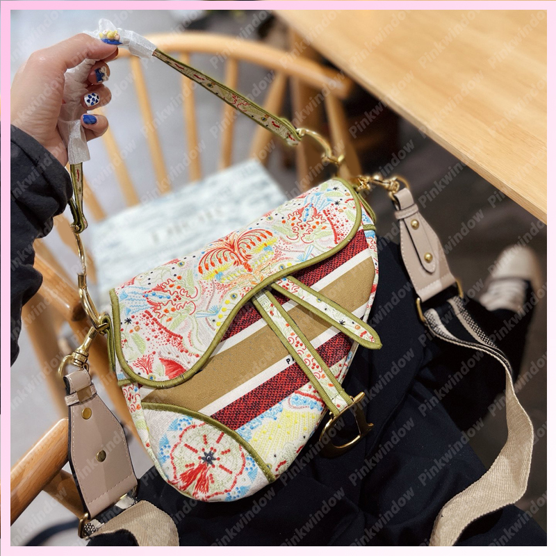 

Trendy Floral Saddle Bag Womens Handbags Hibiscus CrossBody Bag Women Luxurys Designers Bags 2021 Designers Womens Handbags Purses 2105076L