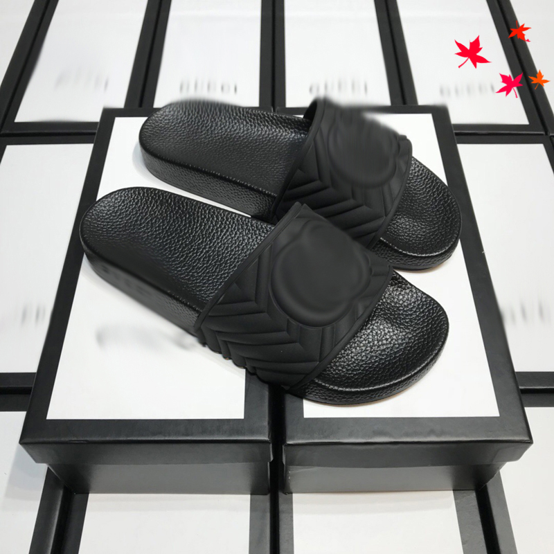 

2021 Designer luxurys slippers men sandals fashion beach shoes flip flops flat non-slip classical hole slipper with box size 39-45 -G186, Black