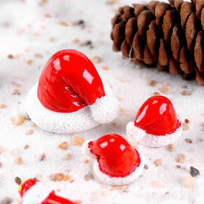 

Tiny Resin Christmas Hat Garden Decorations Miniature Fairy Gardening Accessory Decoration Dollhouse Moss Terrarium Ornaments Mini Gift RH6541