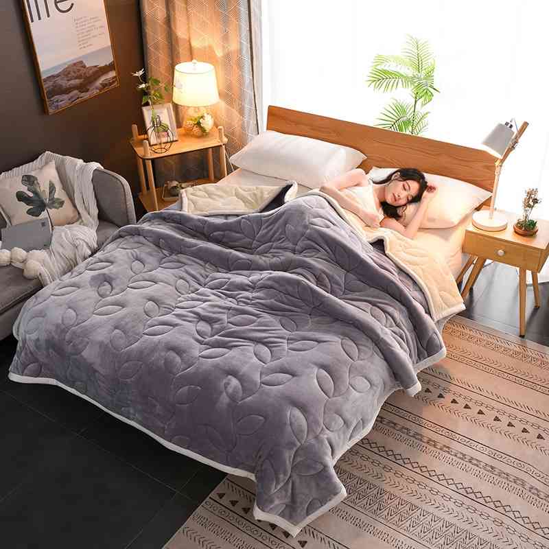 

Autumn and winter three-layer thickened composite solid color flannel Quilt Blanket coral velvet multi-purpose blanket