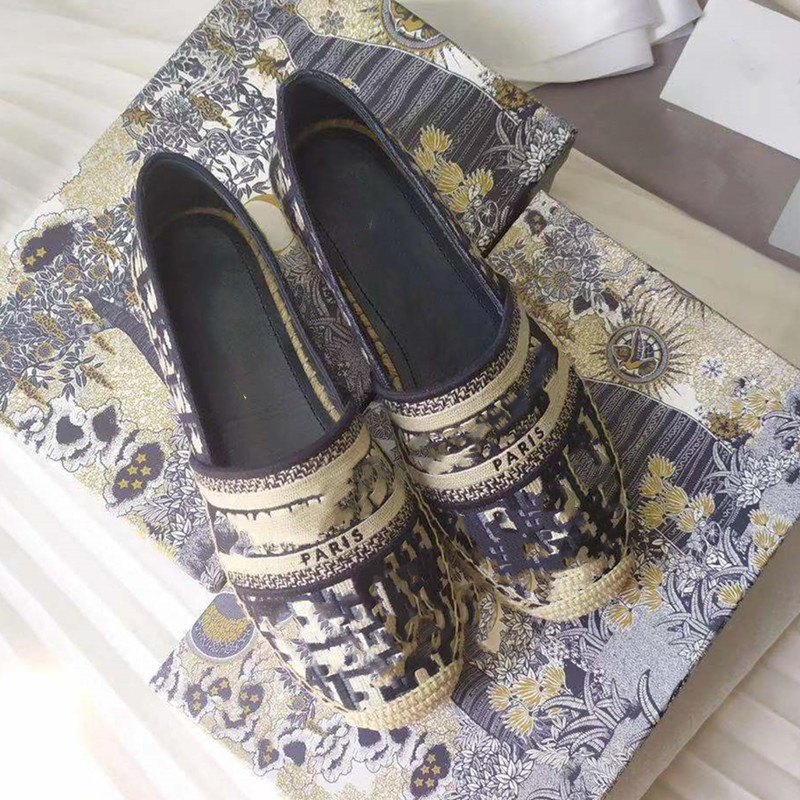 

High quality flat bottom casual shoes Luxury Designer Lady round head womens single embroidery hollow out fishermans original package size 35-40