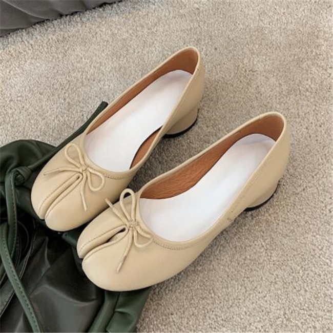 

Genuine Leather Womens High Heels Split Toe Round Low Heels Shoes Spring Autumn New Bowknot Tabi Ninja Pig Feet Ladies Pumps, White