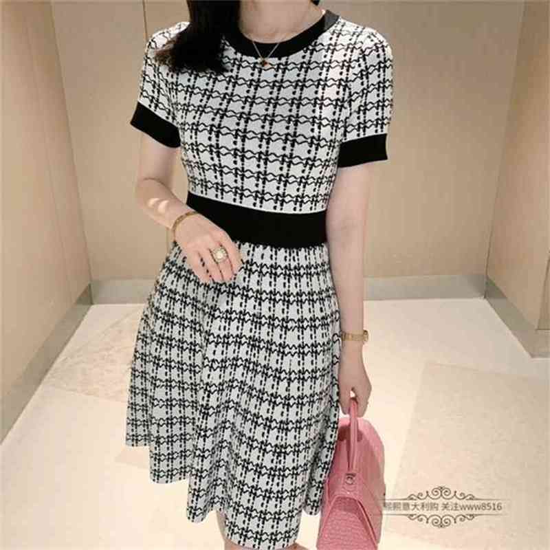 

High Quality Summer Vintage Plaid Knitted Dress Slim Waist Pocket Short Sleeve O-neck Mini 210603, Picture color