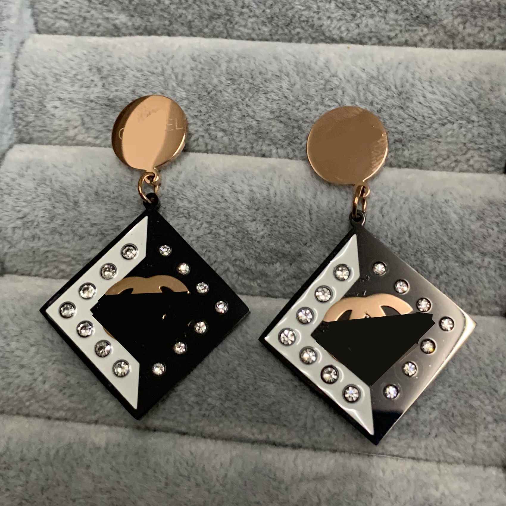 

2021 Not Faded Luxurious Jewelry Classic Design Women Studs Trendy Diamond Earings Iced Out Bling Rock Punk Square Wedding Gift, Golden;silver