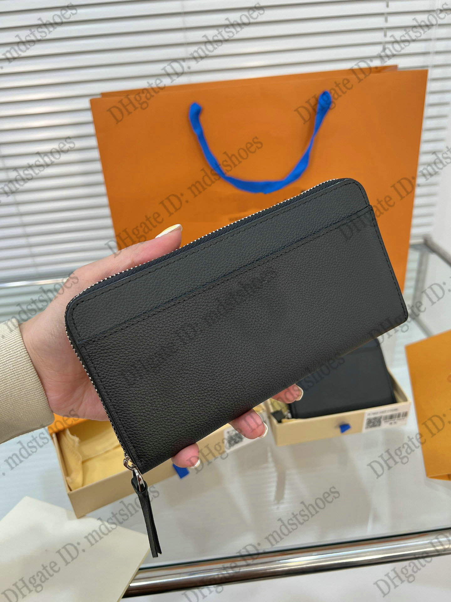 

Lockme Zippy Coin Wallet Purse Women Designer Wallets Calf Leather Combines Card Holder Zipped coin Cell Phone Pocket Note Compartment