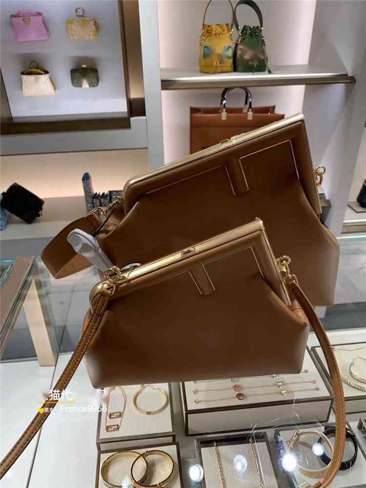 

Fend 21 New First Handbag Single Shoulder Diagonal Women's Bag Caramel Black