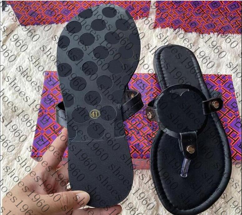 

Hot -High quality designer color hollow WITH BOX out flip flops suitable for wearing rubber sandals, wear- resistant slippers in summer indoor, Black
