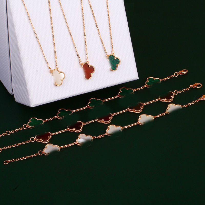 

Ladies Love rings Pendant Necklaces Screw necklace Van Party Wedding Couple Gift Love Bracelet Fashion Luxury Cleef designer Ear studs earri, Silver