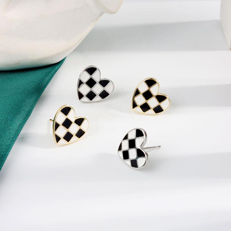 

Stud Fashion Love Checkerboard Earrings Hip Hop All-match Peach Heart Jewelry, Golden;silver