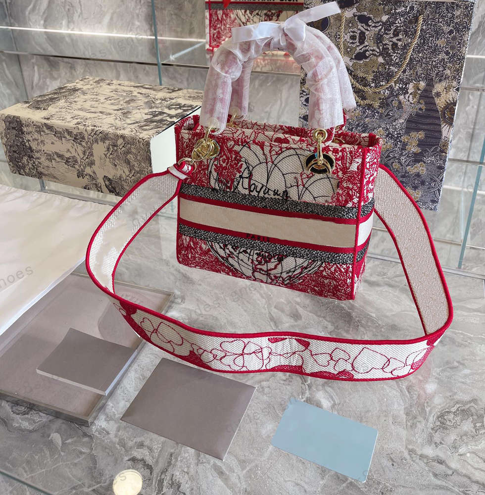 

2021 Designer Red Shoulder Bag fashion 24cm women with brand handbags luxury, For transportation