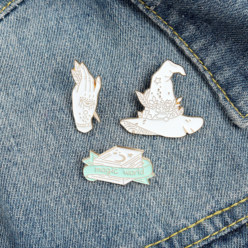 

Punk Style Witch Enamel Brooches Pin for Women Fashion Dress Coat Shirt Demin Metal Funny Brooch Pins Badges Promotion Gift 2021 New Design