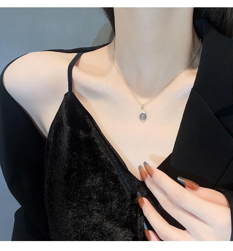 

Pendant Necklaces White Round Moonstone Necklace Luxury Ladies Fashion Jewelry Metal Clavicle Chain Short